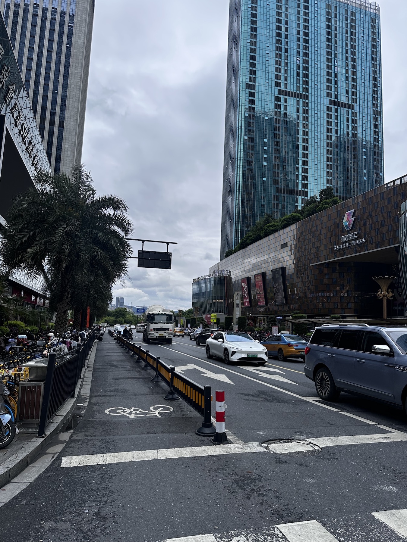 منظر بجوار غلوري مول